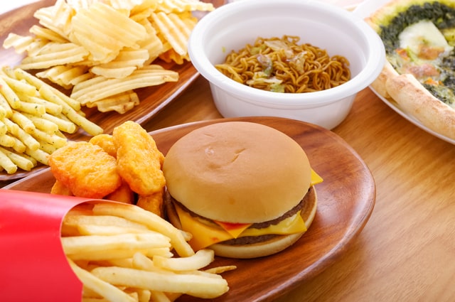 胃腸の調子が悪いときに避けるべき食べ物とは？