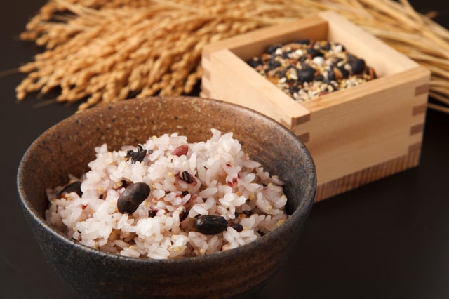 精製度の低い穀類（玄米など）
